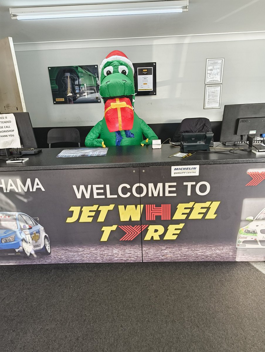 bloke66's tweet image. Pickford the new cashier at Jet Wheel Tyre Pitsea