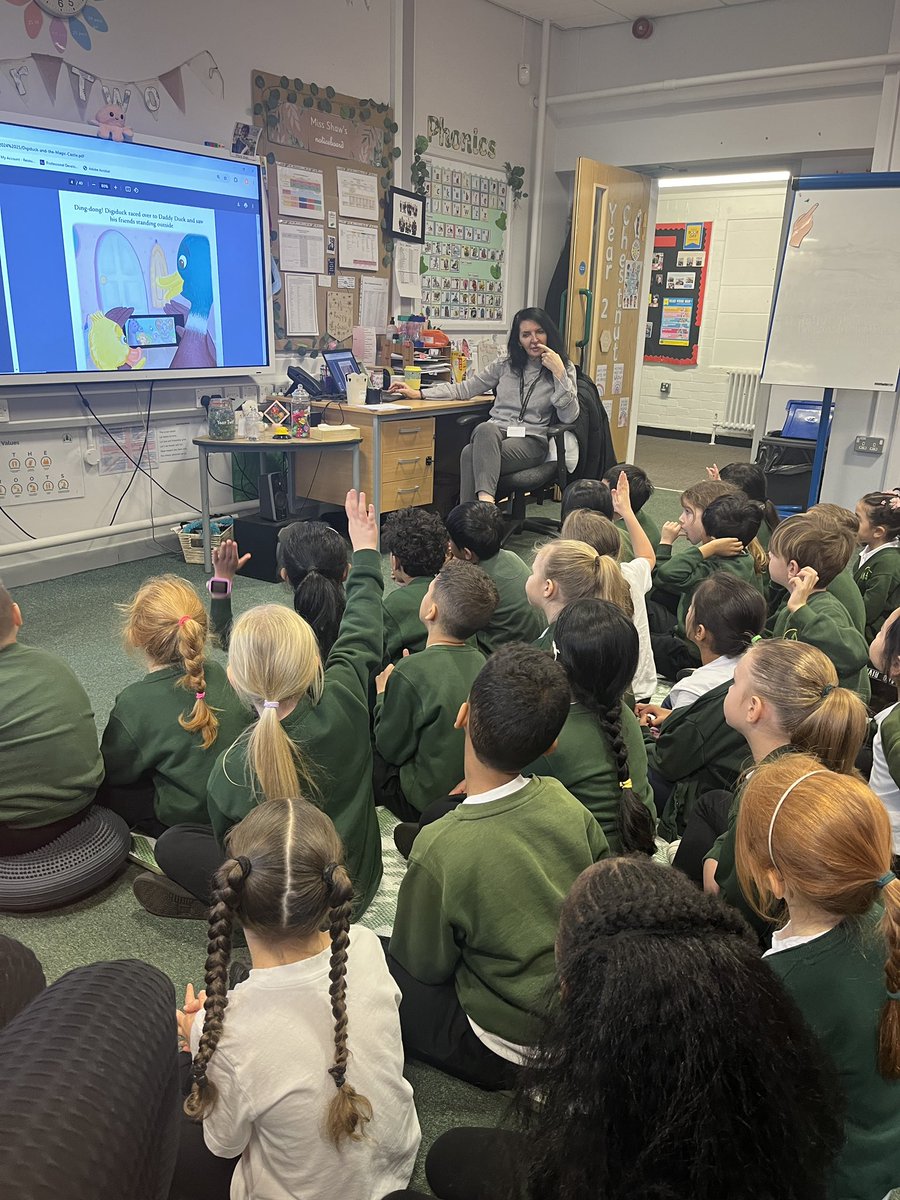 firsprimarysale's tweet image. #Year2Chestnut enjoying a lesson about staying safe online with @donna_mgl ! We learnt all about how to stay safe when playing games online and even came up with a secret password, shhh don’t tell anyone! 💻 @Lins_Buck we loved your book! 
#FirsComputing