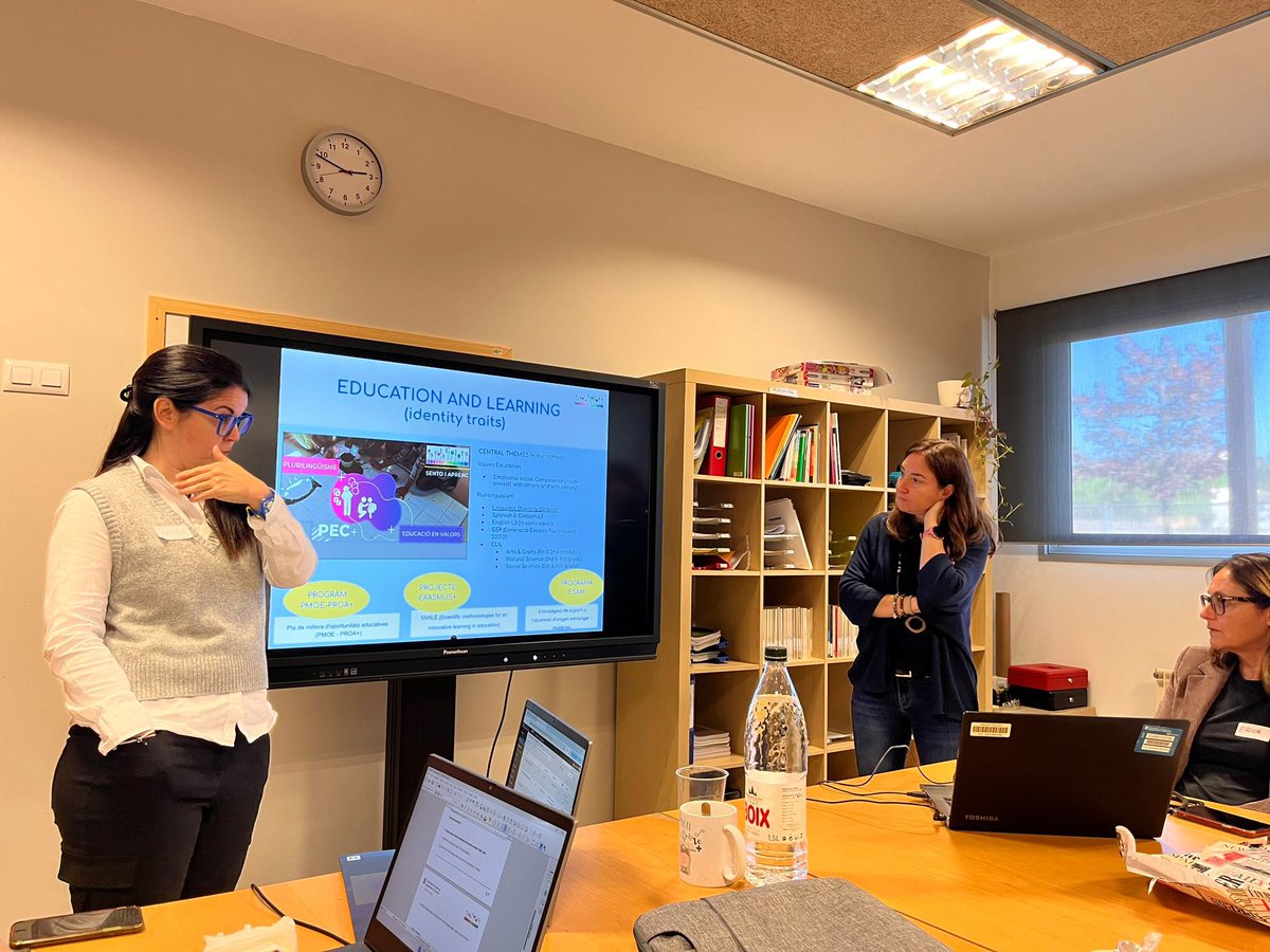 EscolaColors1's tweet photo. @EscolaColors1 centre acollidor dins el programa Erasmus de l'escola I.C. A.Manzi (Itàlia) @SSTTMVO
@EplusCatEdu
@EUErasmusPlus https://t.co/4ZeuLfA3CU