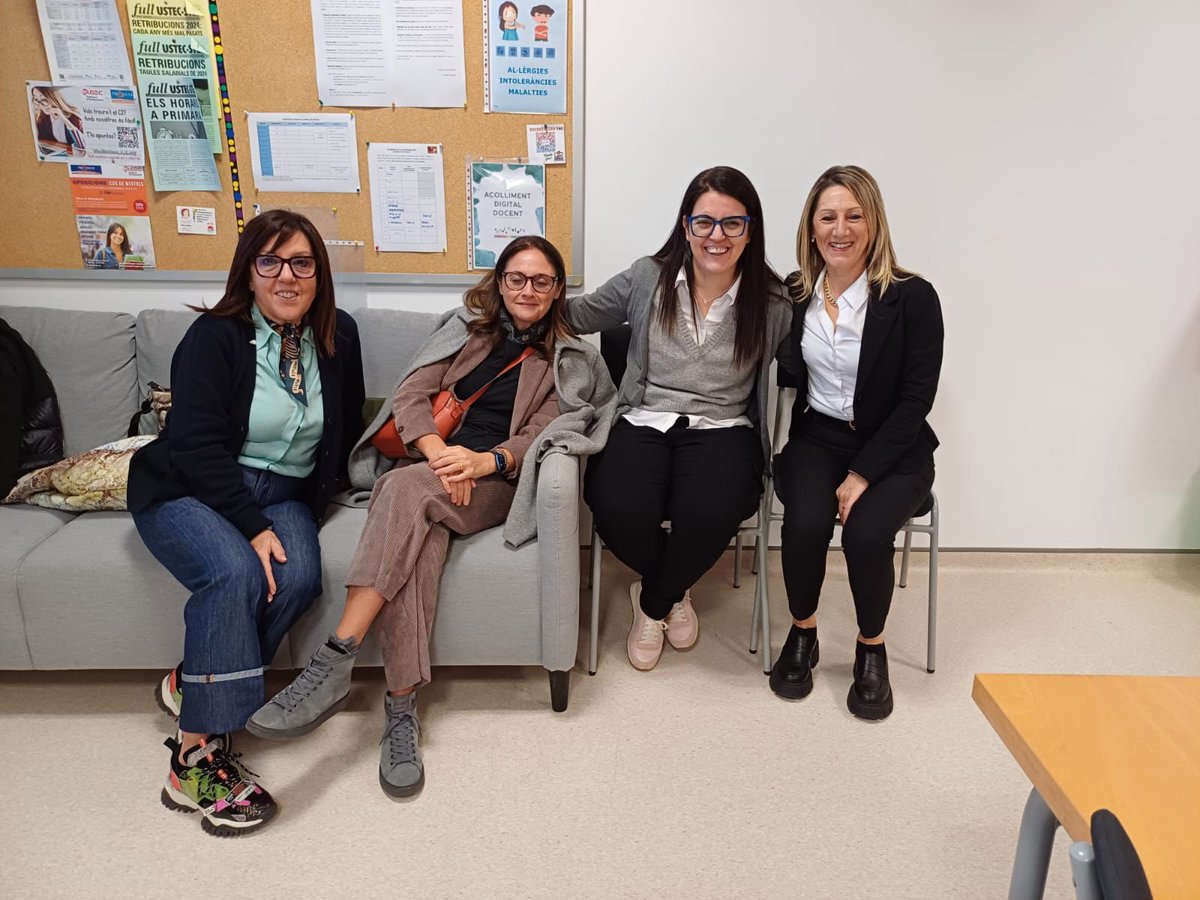 EscolaColors1's tweet photo. @EscolaColors1 centre acollidor dins el programa Erasmus de l'escola I.C. A.Manzi (Itàlia) @SSTTMVO
@EplusCatEdu
@EUErasmusPlus https://t.co/4ZeuLfA3CU