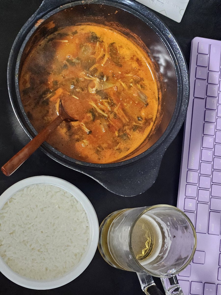 오늘 야식입니다ㅎ 롯데마트서 곱창전골 샀는데 비주얼은 그닥인데 맛은 최강이네요ㅎ 모두들 굿밤이요ㅎ