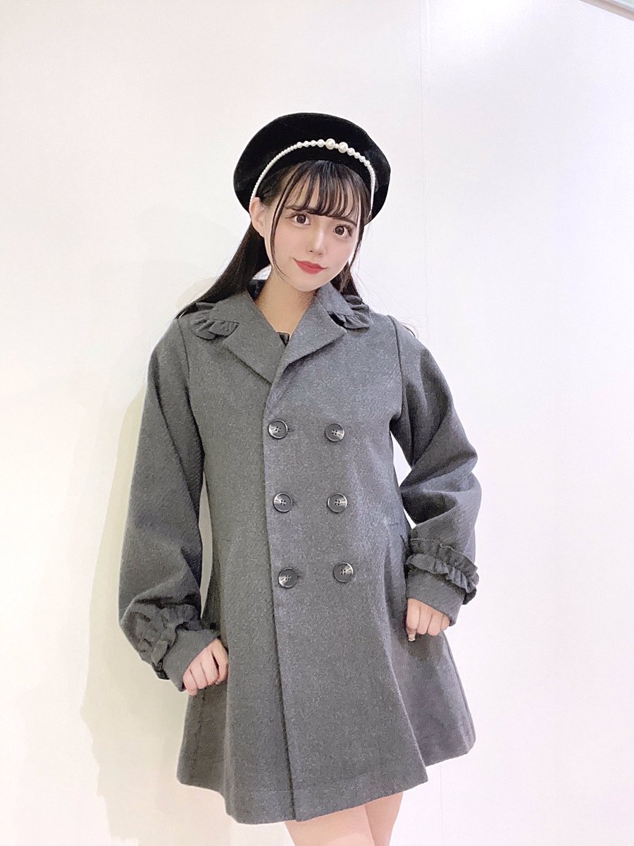 evelyn🐈原宿店 #フリルPコート 🧥 ¥14.800 襟元のフリルとタックが