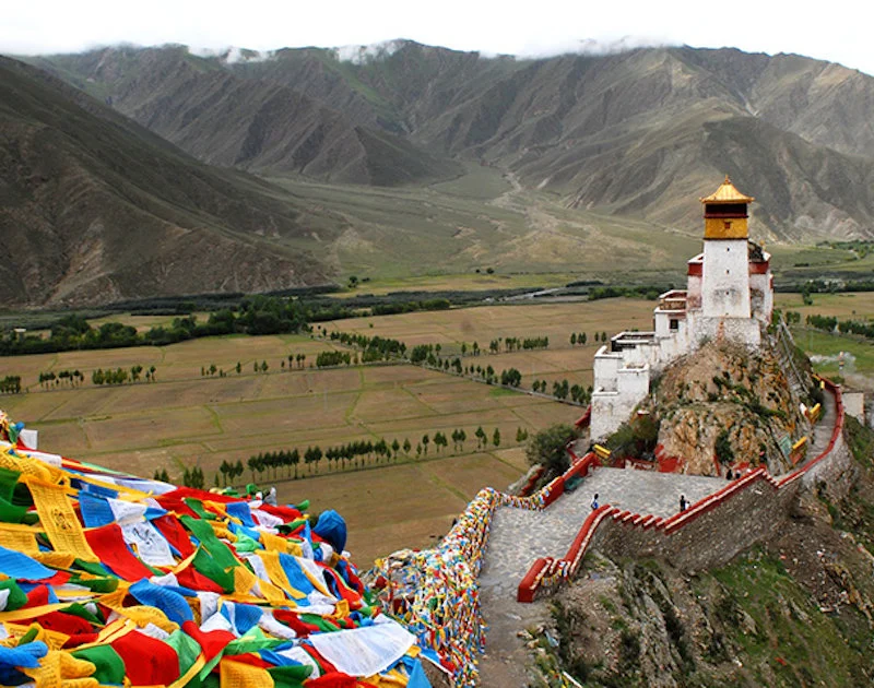 CultureTibet's tweet photo. The beauty of Tibet is beyond words.
Majestic mountains, clear blue skies, prayer flags fluttering in the wind, and a deep sense of peace. Itโs a land where nature and spirituality come together in perfect harmony.
#BeautifulTibet #LandOfPeace #TibetanHeritage https://t.co/GZ6G2phRda