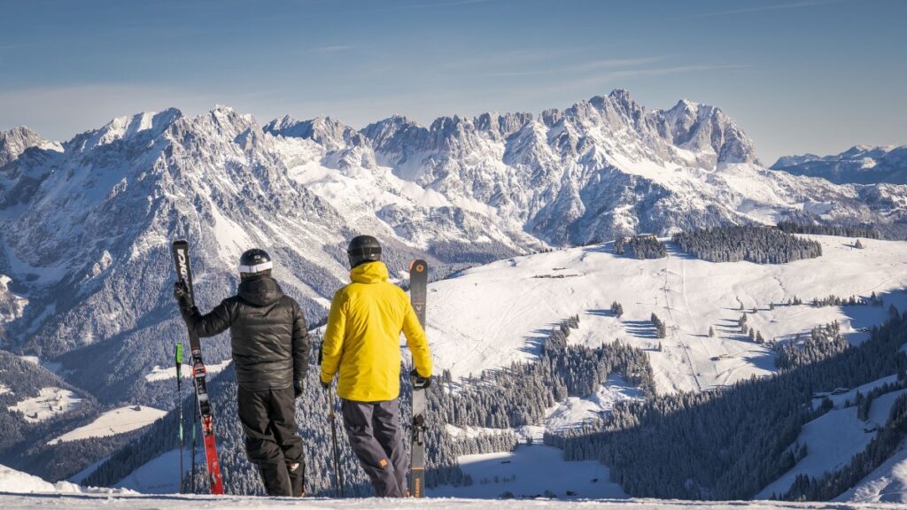 Adam Attew visits charming Ellmau in the Tirol, which is part of the SkiWelt, with 275 km of piste and oodles of cosy mountain restaurants bespokeblackbook.com/ellmau-pure-al… #Ski #Winter #Alps #Austria #Tirol #SkiWelt #Snow #Skiing