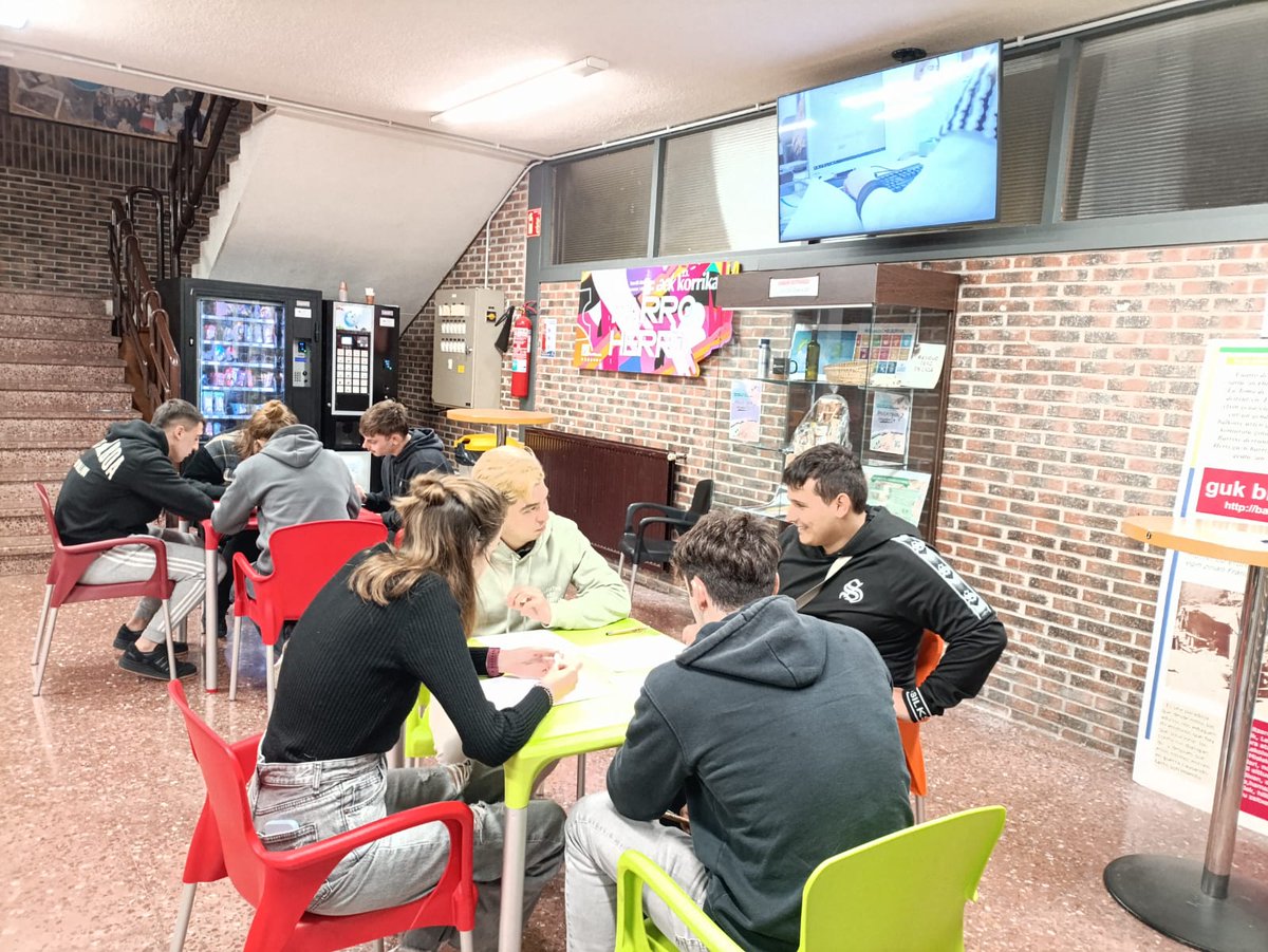 Leartik's tweet photo. #LANBERRI programako partaideak, laneratzeko ibilbideak, orientazioa-, prestakuntza- eta bitartekotza-ekintzak burutuko dituzte, @BIZKAIA k diruzlagunduta eta @HETELFP k kudeatuta.
#lanerakoprestakuntza #formacioncontinua #formaciónparaelempleo #etengabekoprestakuntza https://t.co/i4epjImeu7