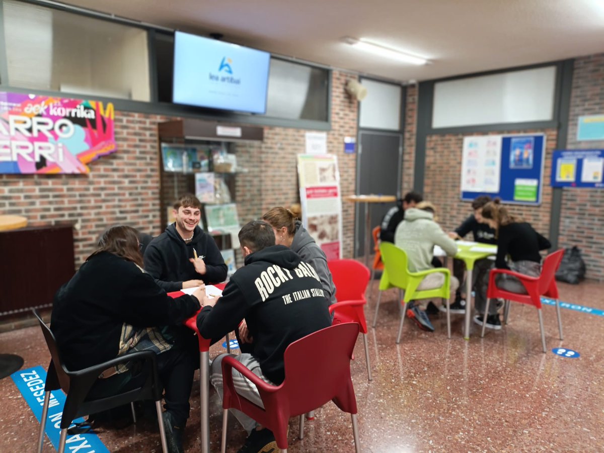 Leartik's tweet photo. #LANBERRI programako partaideak, laneratzeko ibilbideak, orientazioa-, prestakuntza- eta bitartekotza-ekintzak burutuko dituzte, @BIZKAIA k diruzlagunduta eta @HETELFP k kudeatuta.
#lanerakoprestakuntza #formacioncontinua #formaciónparaelempleo #etengabekoprestakuntza https://t.co/i4epjImeu7
