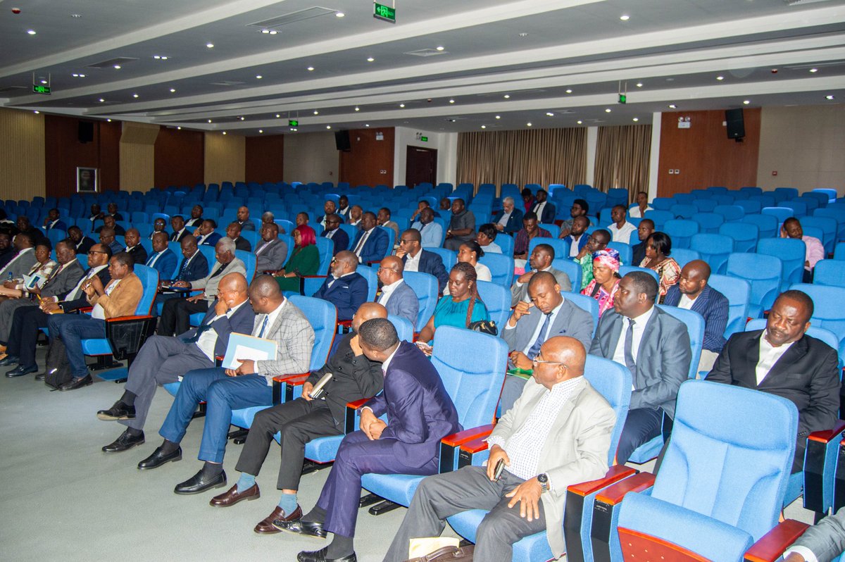 🗓️ Reunión tripartita liderada por el Viceministro  #PedroAbeso, con entidades autónomas y públicas. Habrán nuevos mecanismos de trabajo y control financiero y desde enero 2025, un control trimestral de presupuestos. En 30 días deben regularizar deudas con la #Seguridadsocial