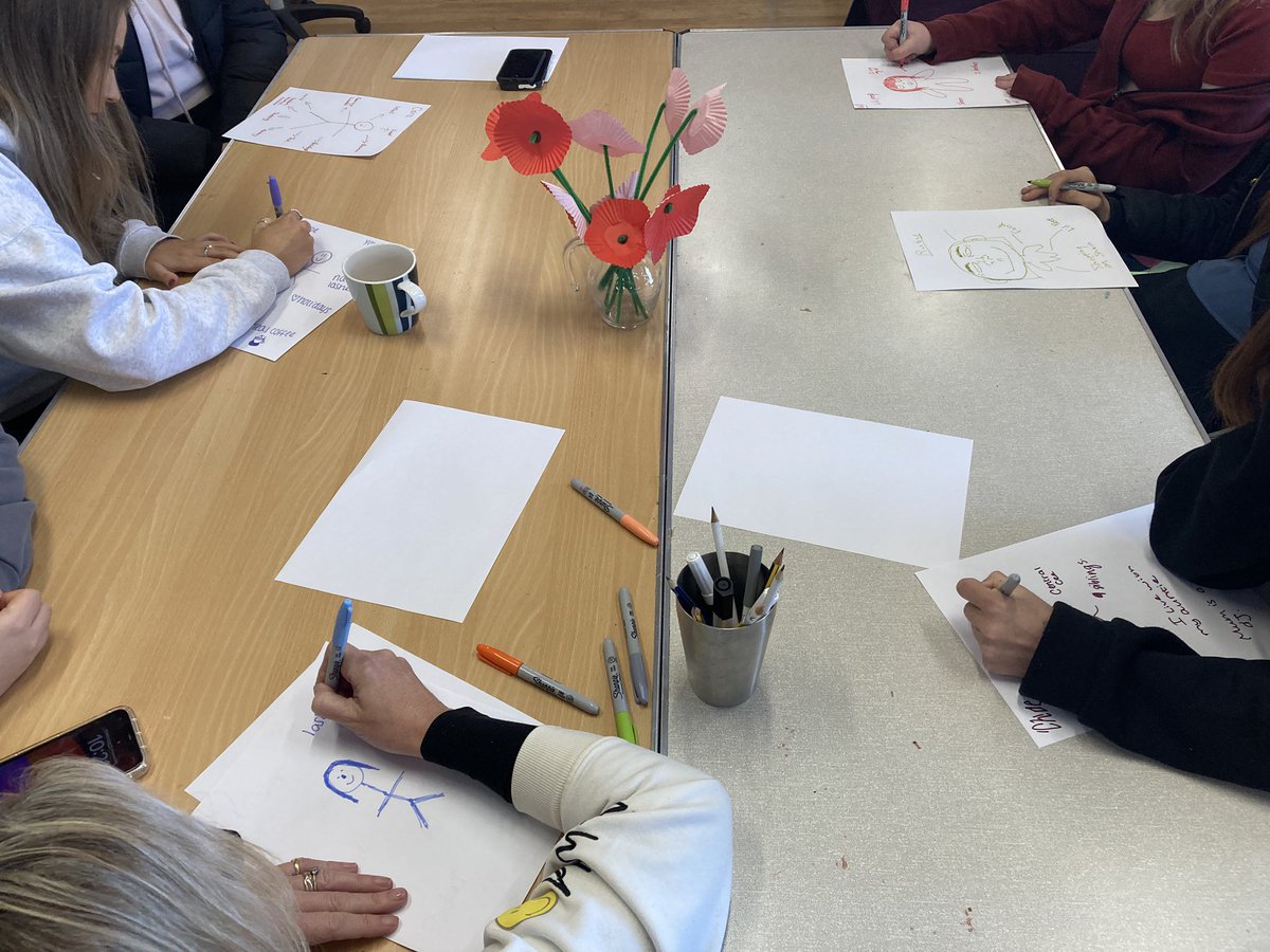 Mae Prosiect Tair Merch ar y gweill bore ma..✏️🗣️

Three Girls Project is underway this morning..✏️🗣️