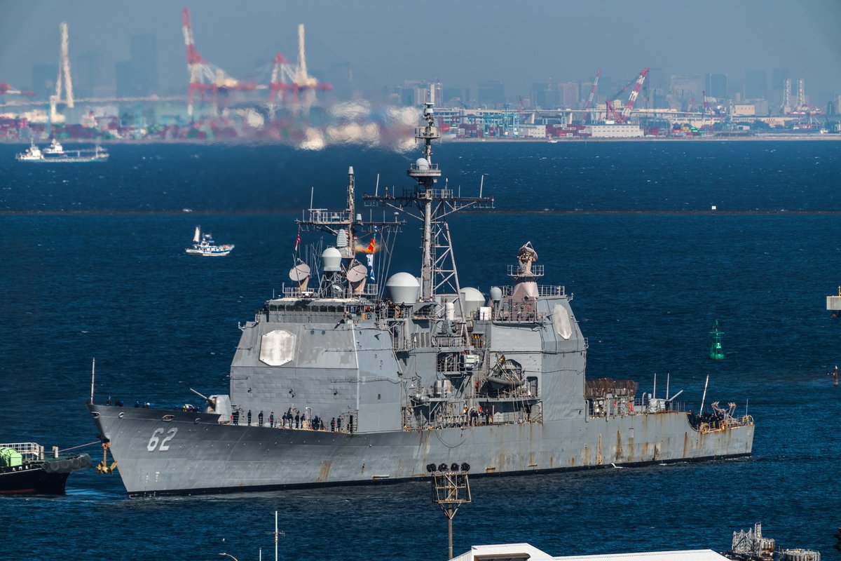 アメリカ海軍タイコンデロガ級ミサイル巡洋艦ロバート・スモールズ