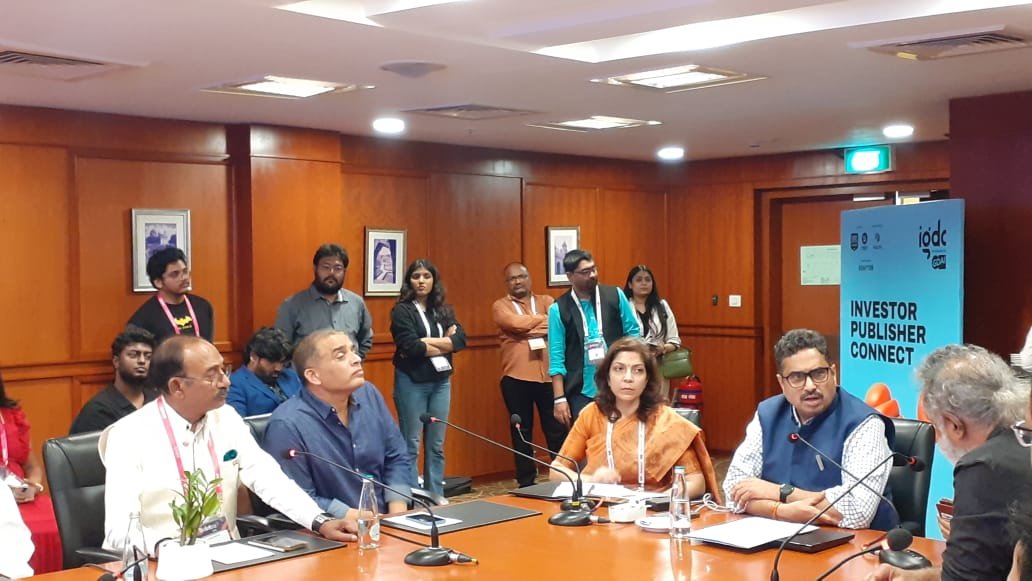 AIRNewsHindi's tweet image. हैदराबाद में, सूचना एवं प्रसारण मंत्रालय के सचिव संजय जाजू ने इंडिया गेम डेवलपमेंट कॉन्फ्रेंस (#IGDC) के दौरान एक संवाददाता-सम्मेलन को संबोधित किया।

उन्होंने कहा कि @prasarbharati OTT प्लेटफॉर्म को #IFFI 2024 के उद्घाटन पर लॉन्च किया जाएगा।

#OTT | @MIB_India| @IFFIGoa