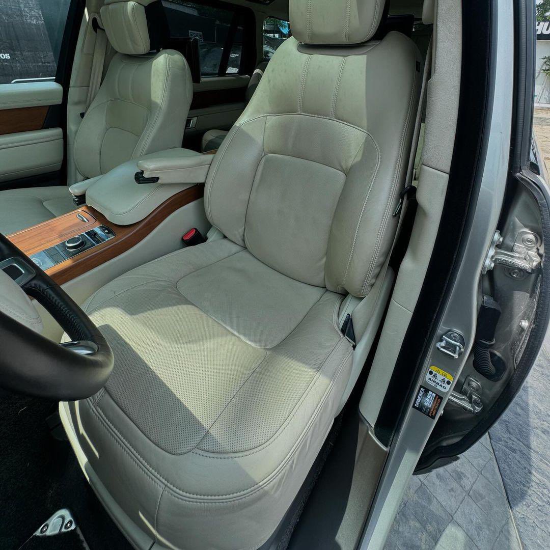luxurious_type's tweet photo. FOREIGN USED:- 2022 RANGE ROVER VOGUE AUTOBIOGRAPHY P525 LONG WHEEL BASE 🔥

Full options 
Panoramic roof 
HUD

Price:  NGN 135,800,000 only https://t.co/OOxooHdvBe