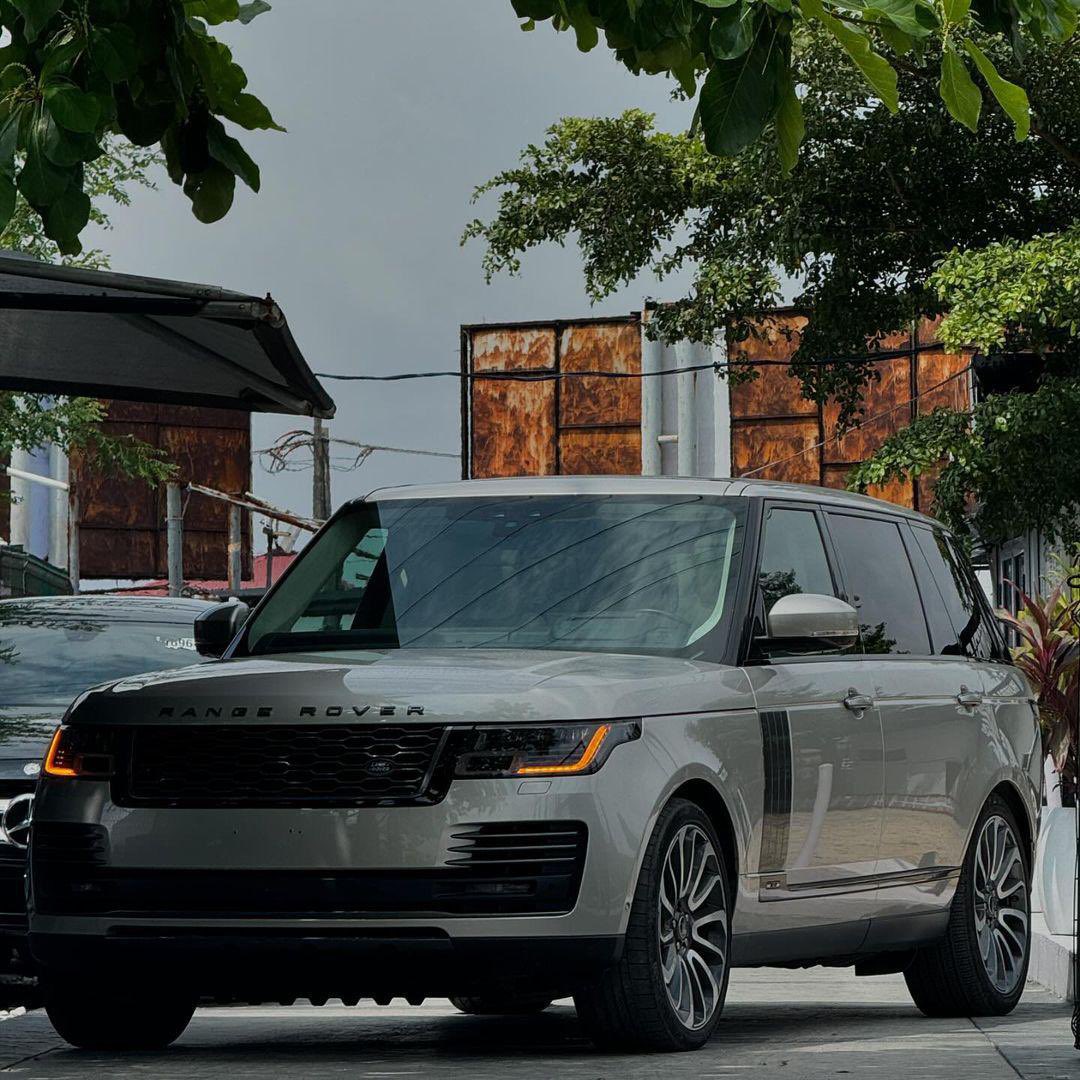 luxurious_type's tweet photo. FOREIGN USED:- 2022 RANGE ROVER VOGUE AUTOBIOGRAPHY P525 LONG WHEEL BASE 🔥

Full options 
Panoramic roof 
HUD

Price:  NGN 135,800,000 only https://t.co/OOxooHdvBe