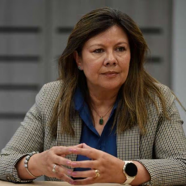 ojocolombia2026's tweet photo. 🇨🇴 Hace 10 meses llegó Luz Adriana Camargo al cargo de fiscal general y ninguno de estos casos avanza:

- Nicolás PETRO 
- Olmedo López 
- sneyder Pinilla 
- Ricardo roa 
- Juan Fernando PETRO 
- coronel Dávila 
- marelbys Meza
- financiación ilegal 
- María Isabel Urrutia 
- Laura Sarabia 
- los carrotanques de la guajira 
- las ollas comunitarias
- hombre MALBORO 
- turco hilsaca 
- EUCLIDES TORRES 
- Fabián Sanabria 
- maquinaria amarilla
- la mojana 
- las bolsas de dinero
- Daniela Andrade 
- el pastuso
- min interior 
- min hacienda 
- novio de Ricardo roa
- Javier vendrell
- asesor de Laura Sarabia
- novia del asesor de Laura Sarabia 
- Andrés Sarabia.

Todos! Escandalos del PETRISMO,

alguien sabe porque no avanzan ? 
@FiscaliaCol 

Mientras tanto la corte suprema ya abrió investigación contra 10 congresistas.