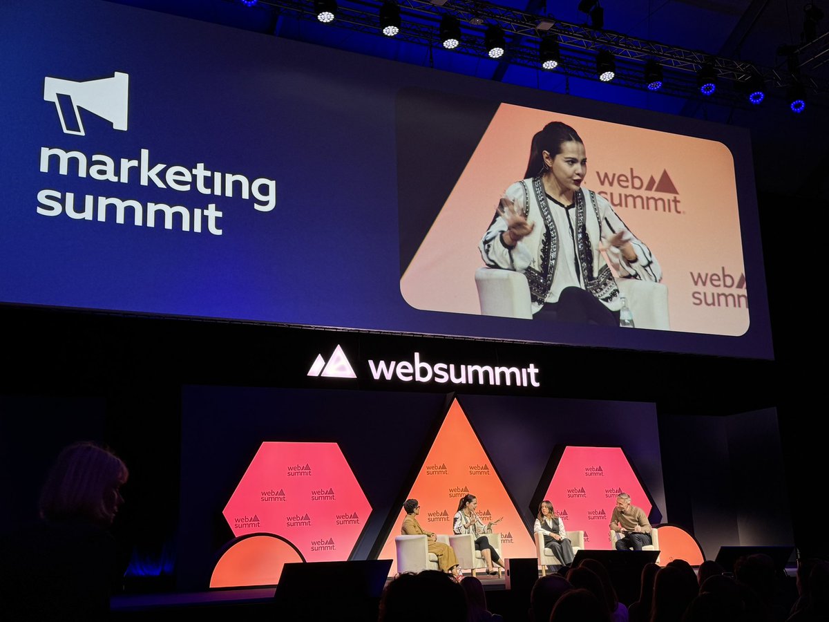 browserd's tweet image. “Know your audience: The power of social listening” hosted by @Nash_Squared David Savage, with @Abeer_alessa , @Doinatweets and @FraGargaglia, at @WebSummit #marketingsummit stage.
“Engaging trough social listening, but offline” is of most importance 
#WebSummit #WebSummit2024