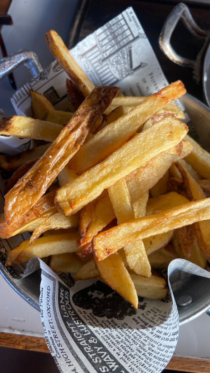 “Este restaurante é o nosso novo place to be. Foi uma verdadeira surpresa daquelas que só acontecem em Luanda, quando saímos sem destino e, de repente, as coisas começam a acontecer e estamos no meio de um acontecimento.”

Novo review no LNL: Bifeologia guialnl.com/2024/11/12/bif…