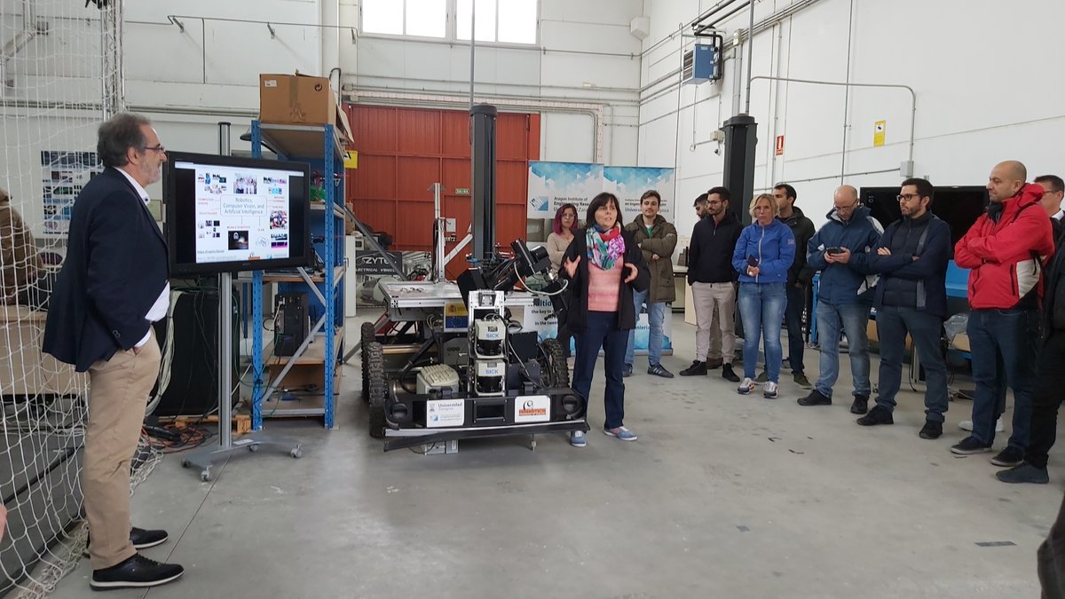 I3Aunizar's tweet photo. The Robotics, Computer Vision and Artificial Intelligence group #RoPeRT presents its research work to the @eu_Robotics delegation during their visit.
◾ Drones
◾ Other robots
◾ Assistive-medical
Thanks for coming ‼️
ℹ https://t.co/Mlv8oINQ9h https://t.co/DSg8gq2Q8f