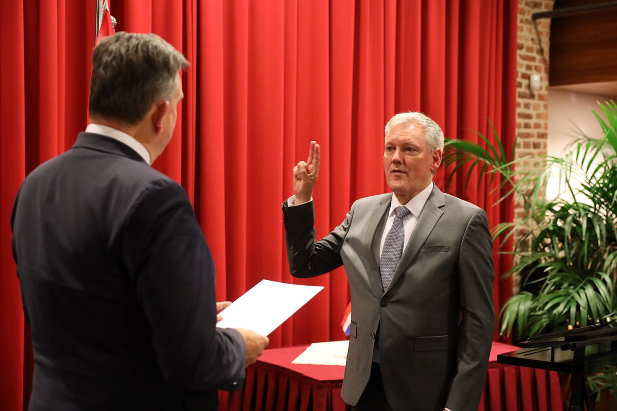 Antoin Scholten is op dinsdag 12 november herbenoemd als burgemeester van Venlo. De herbenoeming was nodig omdat de tweede termijn van zes jaar deze maand was verstreken. Lees verder op Nu Venlo: nu.venlo.nl/nieuws/herbeno…