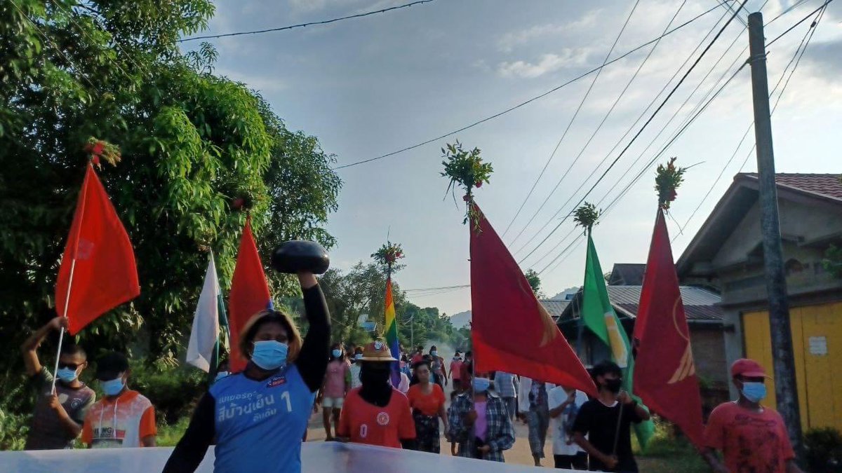 KYITHAR95368969's tweet photo. Led by Democracy Movement Strike Committee-Dawei , Student Union, LGBT Community &amp; residents from #LaungLone Twp, #Dawei , marched &amp; protested to demolish the #MilitaryDictatorship on Nov13.

#Airbusted 
#AirBus2AirStrikes  
#2024Nov13Coup           
#WhatsHappeningInMyanmar https://t.co/9xdjXmFaJx