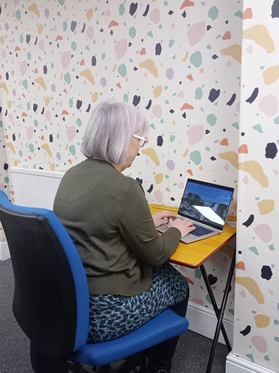 A HUGE shout-out to <a href="/Plan/">plan</a>-UK for our free desks, and to @WeAreAnyVan for delivering them for free! This means we can use our space more flexibly, and our team can create workspaces in the counselling rooms without perching laptops on their knees. Thank you! #MagicVanMoves