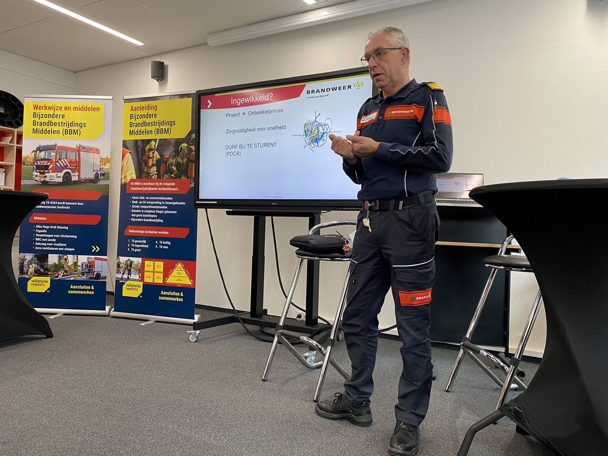 _Ypers's tweet image. Netwerkbijeenkomst bijzondere brandbestrijding/brandbestrijdingsmiddelen in Dordrecht/Spinel. Met o.a. regio Limburg-Noord, regio Utrecht, Zuid Holland Zuid en Haaglanden