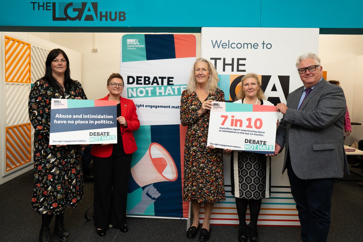 Today is #WorldKindnessDay. Respecting one another and showing kindness is essential for a healthy democracy.

The LGA's senior leaders' #DebateNotHate statement emphasises the importance of cross-party civility⤵️
local.gov.uk/debate-not-hat…