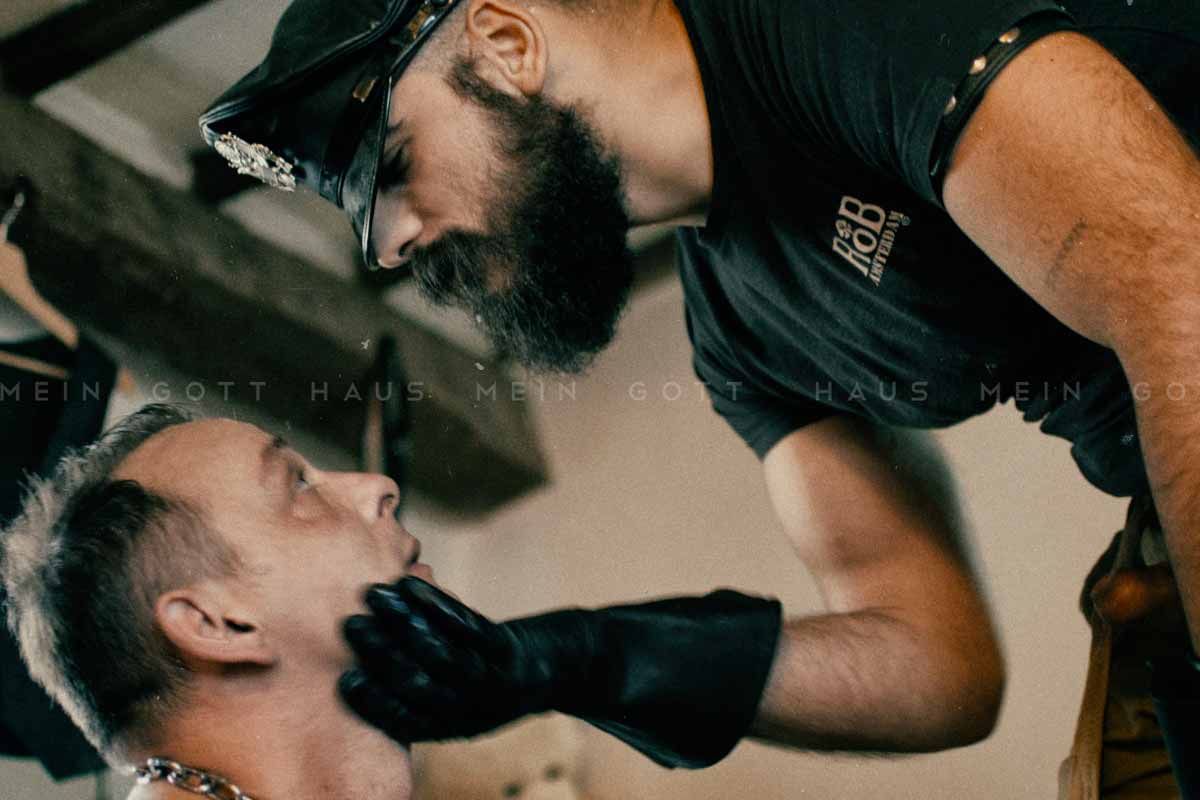 Today, it seems that "playing" the part of the top, often just to get social validation, or money, is enough to call oneself "Master". 

But what does it mean to be a Master in Leather culture? Is everything really so shallow as it is played out today? 

buff.ly/4dS9Xcg