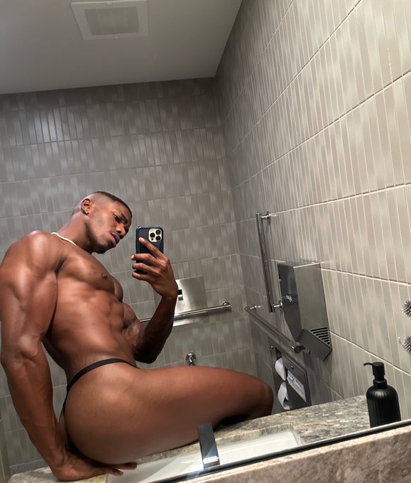 Watch Hello Fresh's leaked NSFW photo on TwXstars