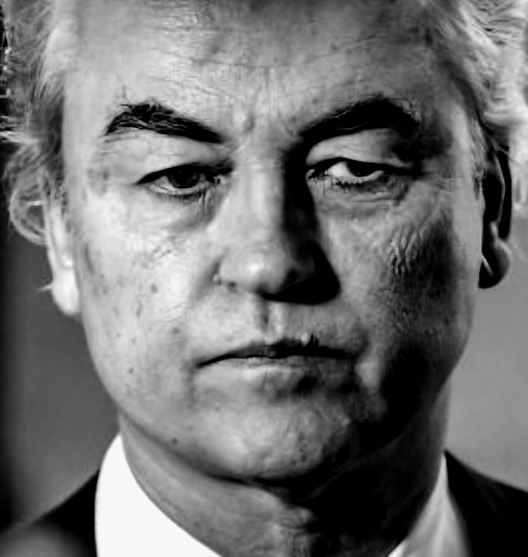 Deze man vergiftigd ons ooit zo tolerante land. Zet landgenoten tegen elkaar op. Ziet geen medemenselijkheid maar groepen die uitgesloten moeten worden. Vol haat en rancune is hij. En ondertussen presteert hij niets en heeft ook nooit iets gepresteerd. Weg met ‘m

#WegMetWilders