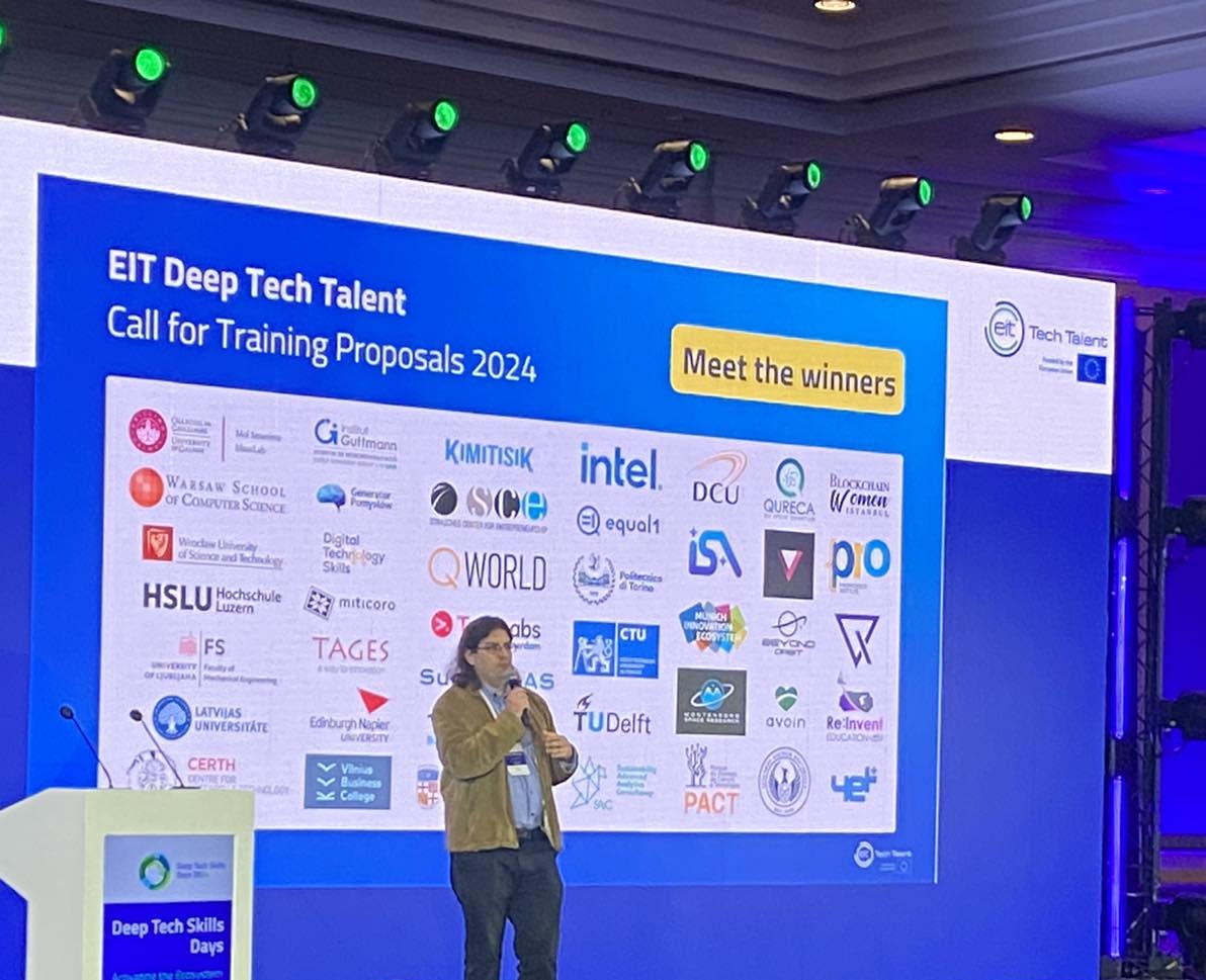 Oisín Creaner (@minion_for_hire) on Twitter photo Recieving my award from <a href="/eitdeeptech/">EIT Deep Tech Talent</a> for an upcoming micro-credential in "Being Quantum Ready" at #deeptechskillsdays2024 This course will be delivered online in 2025 in partnership between <a href="/DCU/">Dublin City University</a> <a href="/ichec/">Irish Centre for High-End Computing</a> <a href="/uniofgalway/">Ollscoil na Gaillimhe | University of Galway</a> <a href="/DigiTechSkills/">Digital Technology Skills</a> <a href="/Equal1L/">Equal1.labs</a> <a href="/intel/">Intel</a> Recieving my award from <a href="/eitdeeptech/">EIT Deep Tech Talent</a> for an upcoming micro-credential in "Being Quantum Ready" at #deeptechskillsdays2024 This course will be delivered online in 2025 in partnership between <a href="/DCU/">Dublin City University</a> <a href="/ichec/">Irish Centre for High-End Computing</a> <a href="/uniofgalway/">Ollscoil na Gaillimhe | University of Galway</a> <a href="/DigiTechSkills/">Digital Technology Skills</a> <a href="/Equal1L/">Equal1.labs</a> <a href="/intel/">Intel</a>