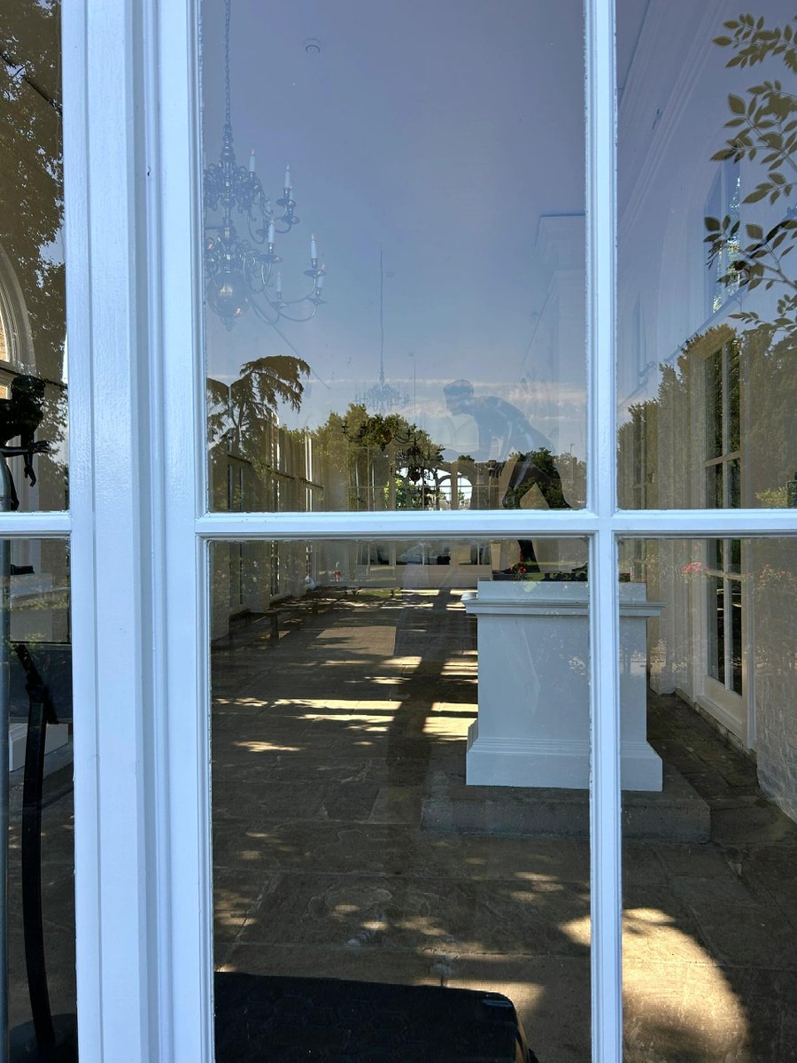 SultanAngger's tweet image. Visit Holland Park 🌲🌳
Spend the day in Holland park reading and walking around in the pretty gardens.