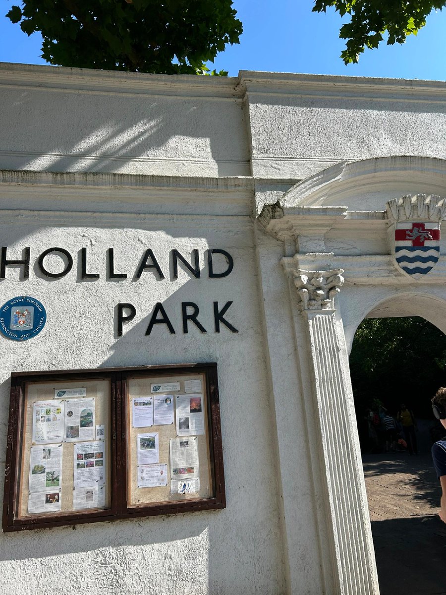 SultanAngger's tweet image. Visit Holland Park 🌲🌳
Spend the day in Holland park reading and walking around in the pretty gardens.