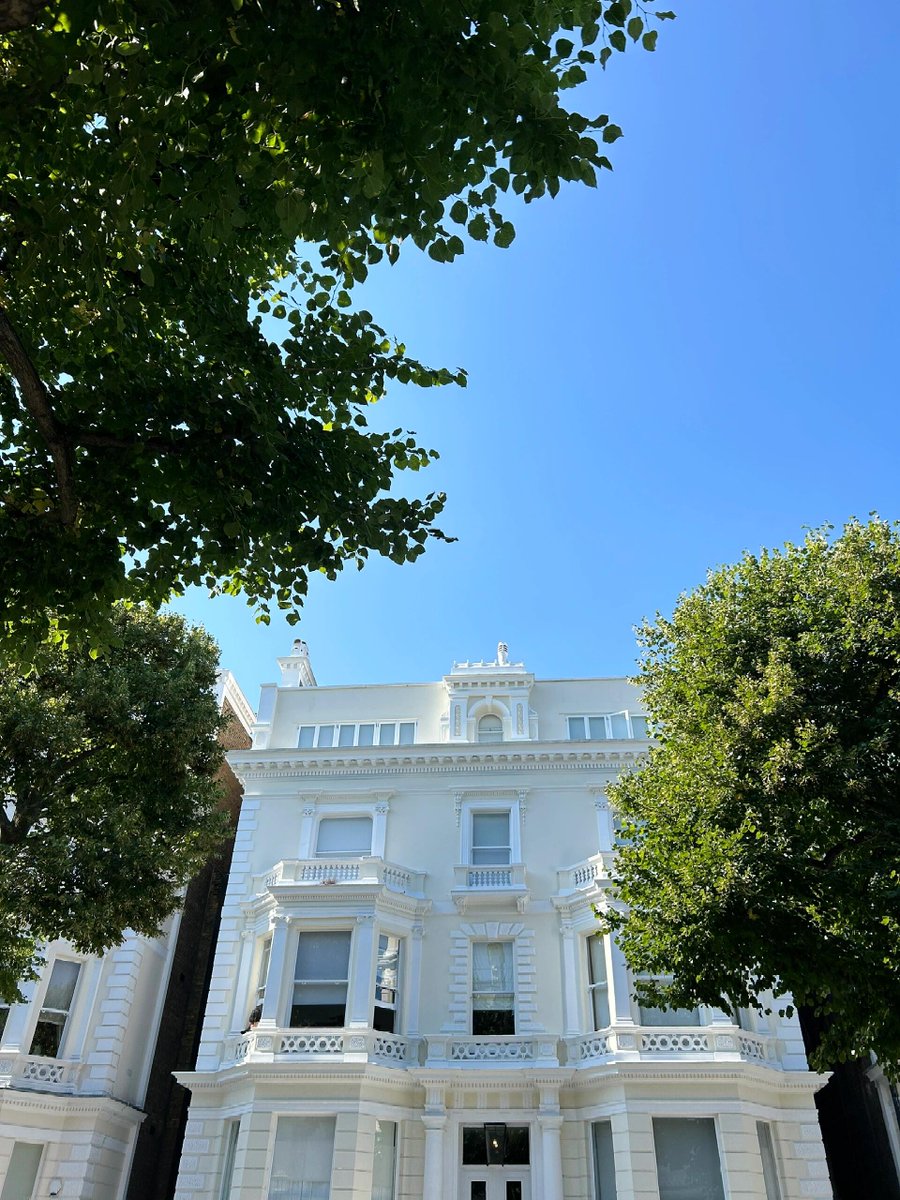 SultanAngger's tweet image. Visit Holland Park 🌲🌳
Spend the day in Holland park reading and walking around in the pretty gardens.