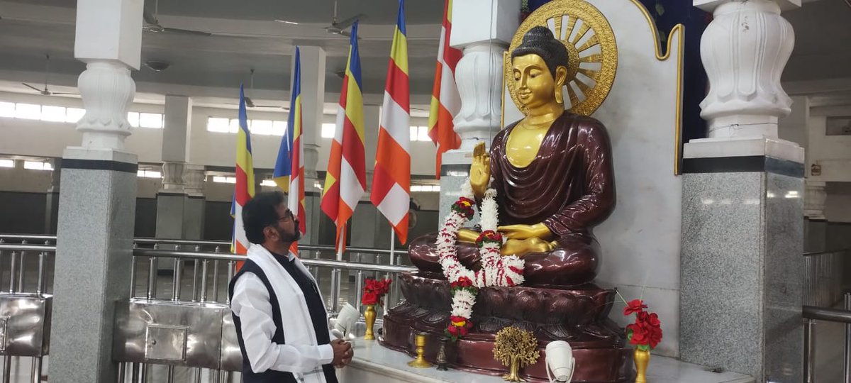NswamyChalavadi's tweet photo. ಮಹಾರಾಷ್ಟ್ರದ ನಾಗಪುರ ನಗರದಲ್ಲಿರುವ ಐತಿಹಾಸಿಕ ಡಾ. ಬಾಬಾ ಸಾಹೇಬ್ ಅಂಬೇಡ್ಕರ್ ರವರ ದೀಕ್ಷಾ ಭೂಮಿಗೆ ಇಂದು ಭೇಟಿ ನೀಡುವ ಸೌಭಾಗ್ಯ ನನ್ನದಾಯಿತು...
#Nagpur #LopKLC
#ChalavadiNarayanaswamy https://t.co/VFPQuJm3Zz