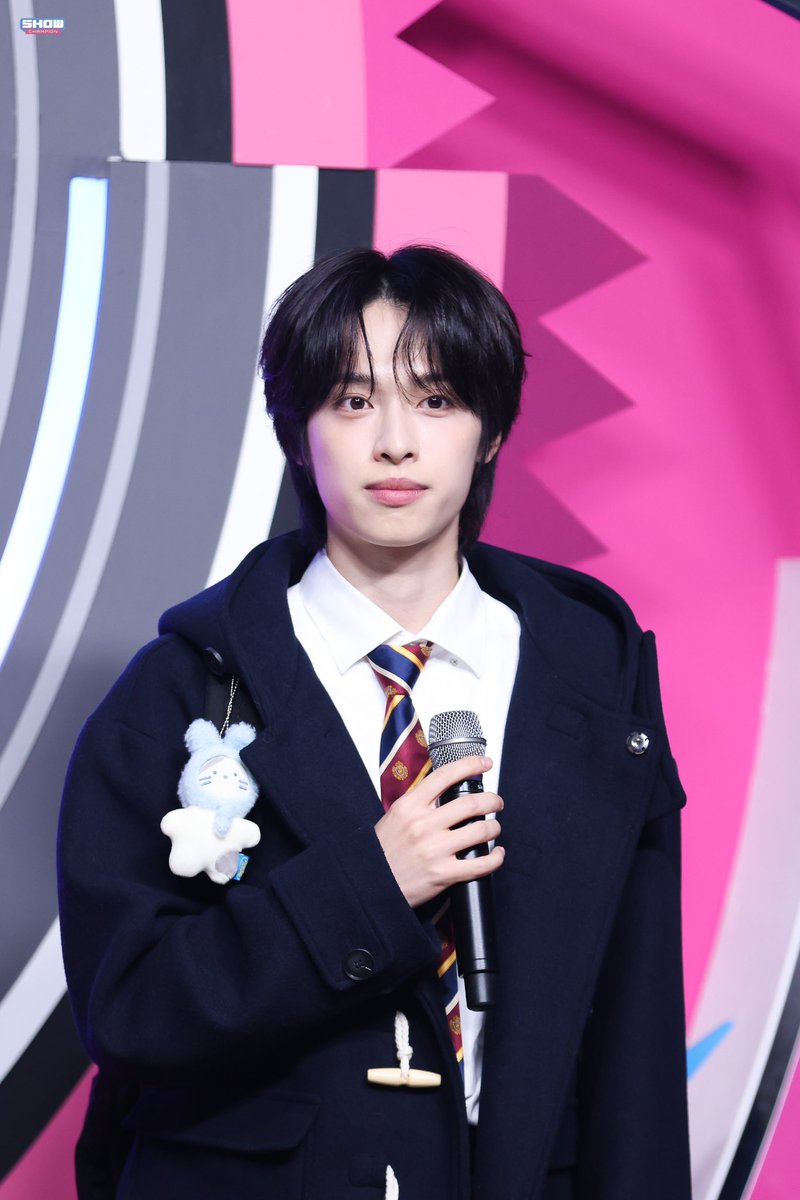 mbcplusm's tweet image. [쇼챔피언 비하인드 포토]
쇼챔피언이 수능 응원하러 왔어~!
쇼챔의 복덩이✨
금동이 가온이가 응원해☘️☘️

오늘도 미남력 하사한
#가온 #금동현 만점💯

사진 중복 이슈로 (속닥..)

-
#쇼챔피언 #쇼챔 #SHOWCHAMPION 
#이펙스 #EPEX #엑스디너리히어로즈 
#XdinaryHeroes
@XH_official 
@the_EPEX