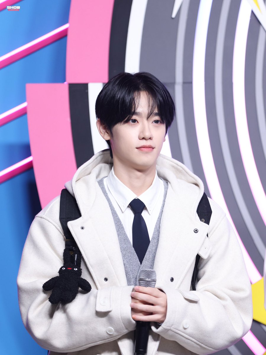 mbcplusm's tweet image. [쇼챔피언 비하인드 포토]
쇼챔피언이 수능 응원하러 왔어~!
쇼챔의 복덩이✨
금동이 가온이가 응원해☘️☘️

오늘도 미남력 하사한
#가온 #금동현 만점💯

사진 중복 이슈로 (속닥..)

-
#쇼챔피언 #쇼챔 #SHOWCHAMPION 
#이펙스 #EPEX #엑스디너리히어로즈 
#XdinaryHeroes
@XH_official 
@the_EPEX