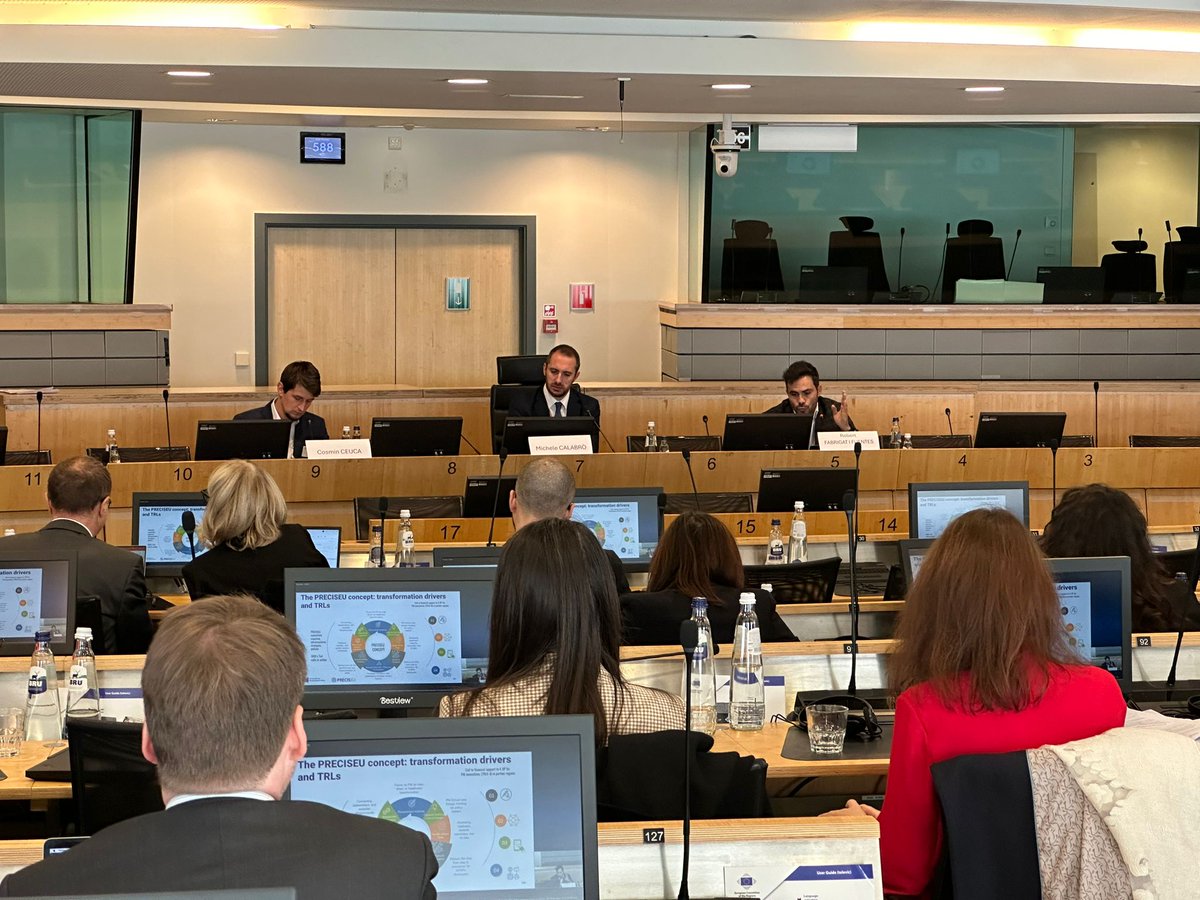 micheclb's tweet photo. What a pleasure to introduce as moderator two important initiatives on #precisiononcology driven at the regional level and coming from @EUREGHA partners @ImagoMol @NERDAbxl, and Catalonia @biocat_en, presented by Cosmin Ceuca &amp; @robertfabregat.

Know more 👉 #PRECISEU @MedicNest https://t.co/HdTmzMHMe9