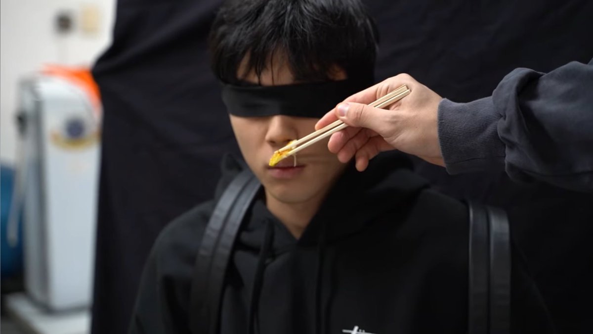 ㅈㄴ 진지한 표정이라 웃엇다