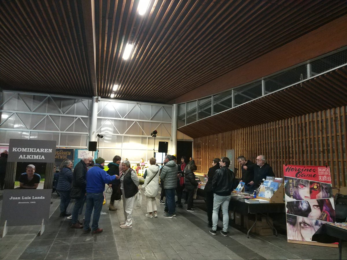 #Hernanikomik24
Azaroak 15/16
#Komikiaeuskaraz barra barra argitaletxe eta denda hauen postuetan:  Harriet/<a href="/Kabe_ediciones/">Kabe_ediciones</a>; <a href="/argia/">ARGIA</a>; <a href="/elkar/">elkar Taldea</a>; Gaueko komiki denda; Herrima; <a href="/EHIkastolak/">Ikastolen Elkartea</a> <a href="/Xabiroi_komikia/">Xabiroi Komiki-aldizkaria</a> <a href="/Nabarralde/">Nabarralde</a>.. 11:00etatik 14:00etara eta 17:00etatik 20:00etara