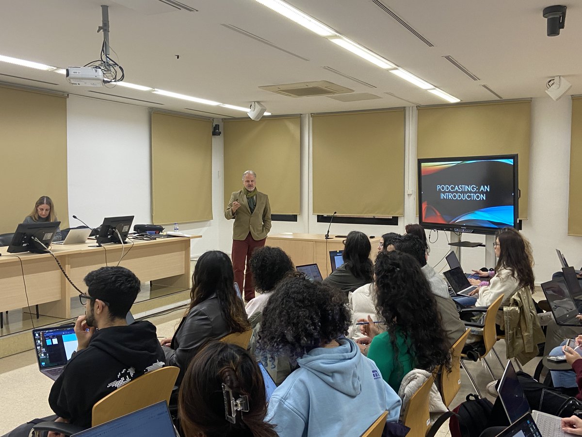 Comunicació Audiovisual i Publicitat UAB (@audiovisualuab) on Twitter photo En marxa la conferència sobre Podcasting del professor de la Universitat de Sussex, Martin Spinelli <a href="/exilewriter/">Martin Spinelli</a> adreçada a l'alumnat del Màster en Continguts de Comunicació Audiovisual i Publicitat i del Doctorat del nostre departament i organitzada per <a href="/BelenMonclus/">Belén Monclús</a> En marxa la conferència sobre Podcasting del professor de la Universitat de Sussex, Martin Spinelli <a href="/exilewriter/">Martin Spinelli</a> adreçada a l'alumnat del Màster en Continguts de Comunicació Audiovisual i Publicitat i del Doctorat del nostre departament i organitzada per <a href="/BelenMonclus/">Belén Monclús</a>