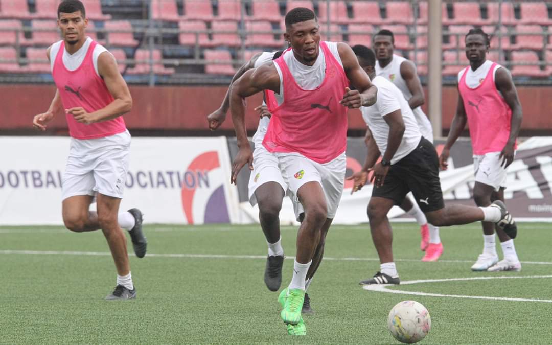 Jour de match ! Libéria 🇱🇷-🇹🇬 Togo

Début de la rencontre à 16h ⏰ 

En direct sur CANAL+ Sport 1 📺 

Les Éperviers, bien arrivés à Monrovia lundi, ont effectués leur dernière séance d'entraînement la veille 🇹🇬🦅

#TeamEperviers #AllezLesEperviers