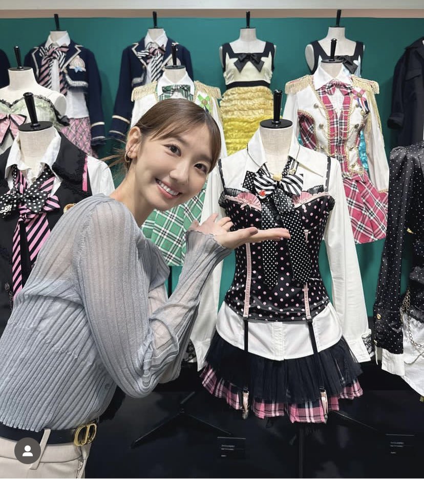 Shioriiiin__M's tweet image. 最高💋🍫💕

ICケースが限界を迎えてて
材料残ってるし見様見真似で作ったら
想像以上の出来なので明日からコレで通勤します🚃

試作予定だったから中開くと方眼紙〜🤣
ミシンが欲しいです…ボンドじゃいつか破壊する(T ^ T)

ゆきりんに見せたいーぃ

#柏木由紀 
#ゆきりん 
#口移しのチョコレート