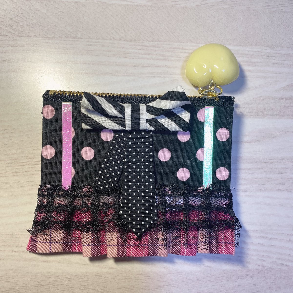 Shioriiiin__M's tweet image. 最高💋🍫💕

ICケースが限界を迎えてて
材料残ってるし見様見真似で作ったら
想像以上の出来なので明日からコレで通勤します🚃

試作予定だったから中開くと方眼紙〜🤣
ミシンが欲しいです…ボンドじゃいつか破壊する(T ^ T)

ゆきりんに見せたいーぃ

#柏木由紀 
#ゆきりん 
#口移しのチョコレート