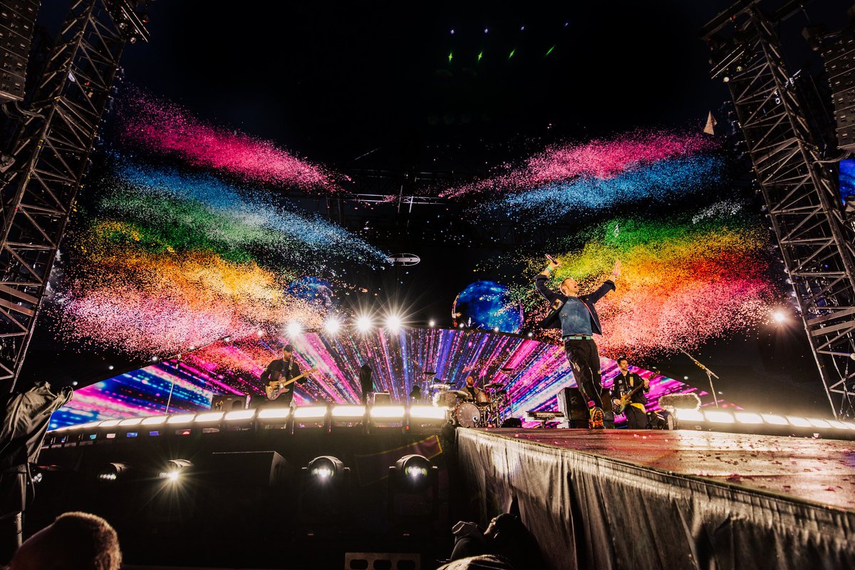 coldplay's tweet photo. Thank you Auckland ✨ https://t.co/4xXmk5Xhep