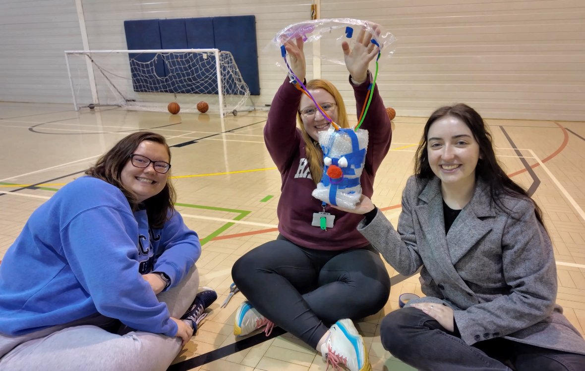 HarlaxtonManor's tweet photo. Who knew we had so many masterful engineers? Not a single egg cracked in this week's house competition! π₯Discover more about student life at the Manor and beyond here: https://t.co/yyIgvNIPZz
#ukstudyabroad #studyabroad #uk #harlaxton #harlaxtoncollege #harlaxtonmanor https://t.co/1QBZSJvZ5N