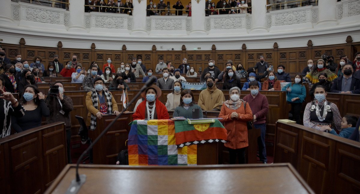 Súmate al fenómeno de #OASIS en las salas de la <a href="/redsalascl/">Red Salas de Cine</a> 🌴🔥

La nuevo de <a href="/MAFI_tv/">MAFI</a>, dirigido por Tamara Uribe y Felipe Morgado, revela el “lado B” del histórico proceso constituyente chileno.

📌Funciones en <a href="/esquinacineclub/">Esquina Retornable Cineclub + Arte</a> <a href="/CinetecaChile/">Cineteca Nacional de Chile</a> <a href="/salakcine/">Sala K</a> <a href="/CineClubUACh/">Cine Club UACh</a> <a href="/menos1cine/">-1 CINE</a>