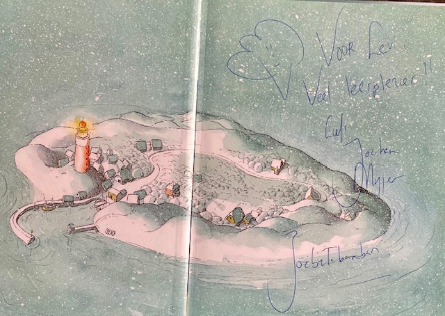 Eerder deze maand hebben we de 13-jarige Levi verrast met tickets voor de première van de voorstelling De Gorgels op 15 december in Rotterdam. Ook mag hij op de foto met de cast. Als verrassing ontving Levi een boek van De Gorgels, inclusief boodschap van schrijver Jochem Myjer!