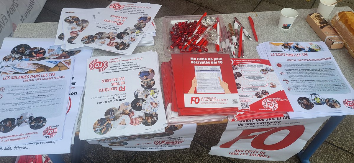 Présent ce matin à #Bernay #Eure à la rencontre des salariés travaillant dans les entreprises de moins de 11 !
Du 25 novembre au 9 décembre prochain Votez et faites voter #FO ! ✊️🗳
#tpe2024 
#electionsTPE #TPE 
<a href="/force_ouvriere/">force_ouvriere</a>