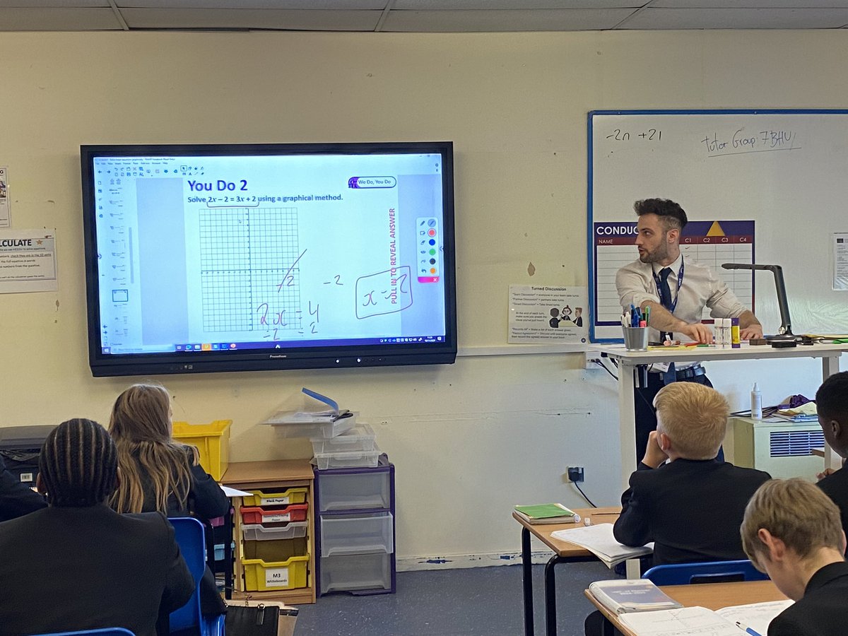 LincolnCastleAc's tweet image. We also have some live modelling of answers happening in Mr Velor’s Maths class. #QualityFirstTeaching