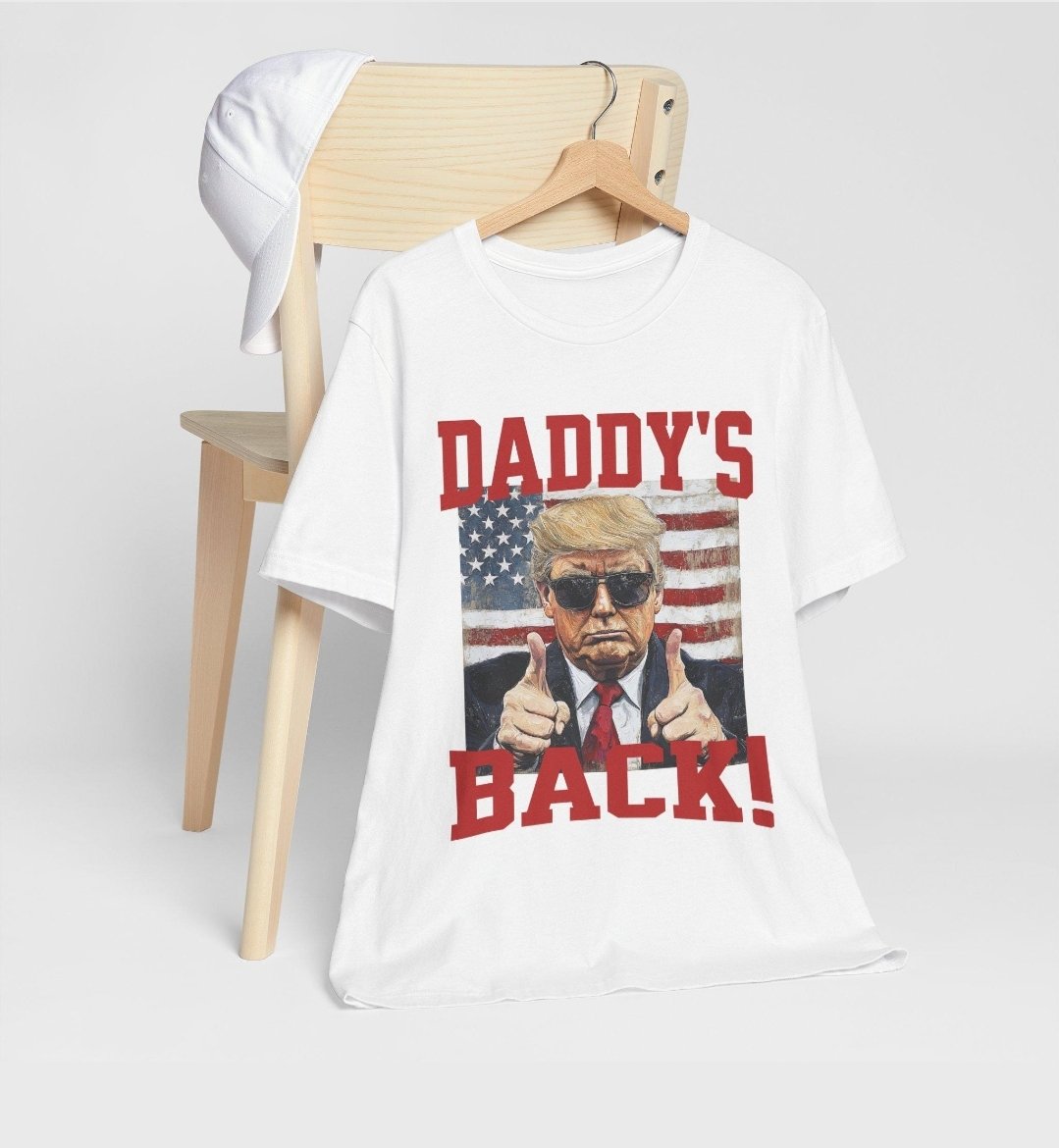 bdberto12's tweet photo. Daddy's back in the office. Get your Trump is back t-shirt. Link in comments #Trump2024 #daddytrump https://t.co/RQFJbRiBPx