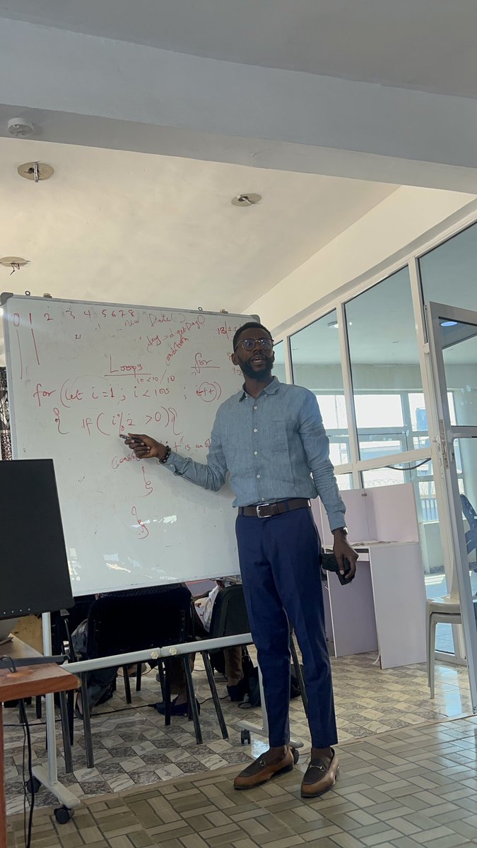 TechProVee's tweet image. Today in class! We explored loops in control structures & I used the mortar&pestle vs electric grinder analogy to drive the point home! Students saw the power of loops in action!
Sometimes, a funny gesture goes a long way #TechProvee #FrontendTutor #CodingEssentials